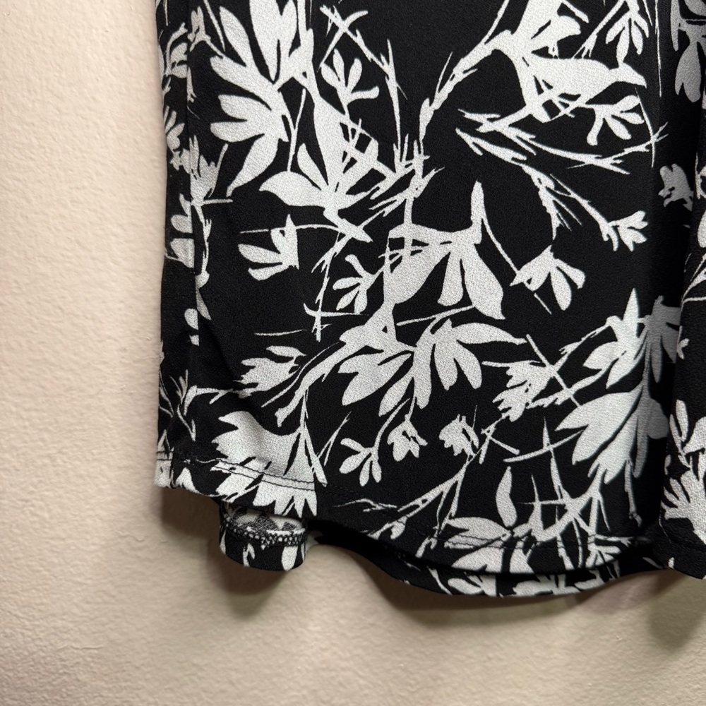 Adrienne Vitadini Floral Black and White Women's Top - Picture 7 of 7